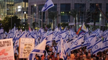 אלפים מחוץ לבית גלנט: הטייסים לא יטוסו בשביל דיקטטורה