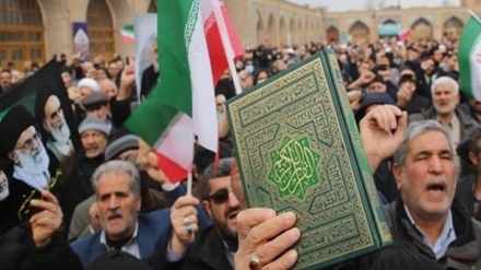 د ټول ایران خلک د قران کریم د سپکاوي پرضد مظاهرې کوي