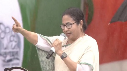 মোদী সরকার পুনরায় ক্ষমতায় এলে দেশে গণতন্ত্র থাকবে না: মমতা 