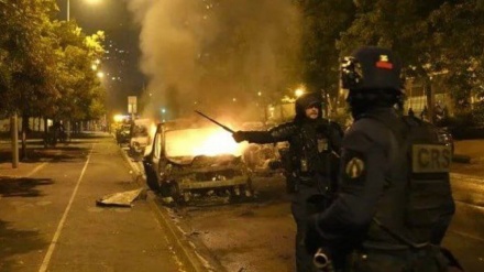 फ़्रांस की चौथी अशांत रात, बढ़ता जा रहा है दंगों का दायरा, मरसीलिया में हिंसा, पेरिस में नगरपालिका की इमारत में आगज़नी