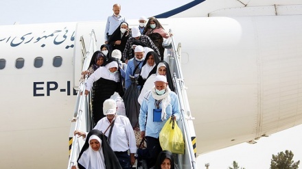 Kloter Pertama Jemaah Haji  Iran Kembali, Keluarga Menyambut Gembira (1)