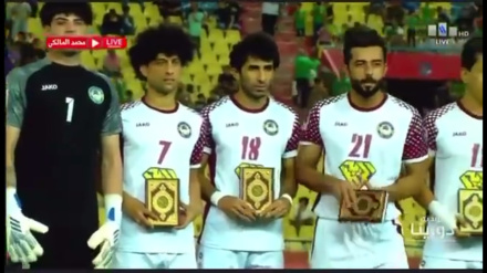 Iraklı futbolcular sahaya Kur'an-ı Kerim ile girdi

