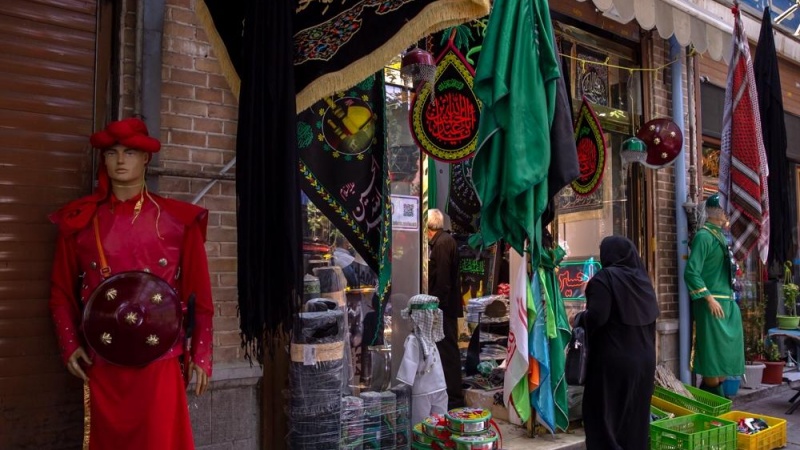 بازار فروش پرچم و لوازم هیأت عزاداری در آستانه ماه محرم _ تهران