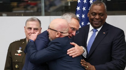 ইউক্রেন ন্যাটো জোটে যোগ দিতে চাওয়ায় হুমকির মুখে রাশিয়া