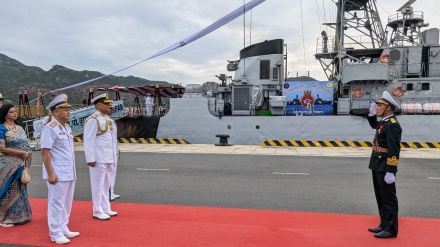 भारत ने मिसाइलों से लैस युद्धपोत उपहार में दे दिया