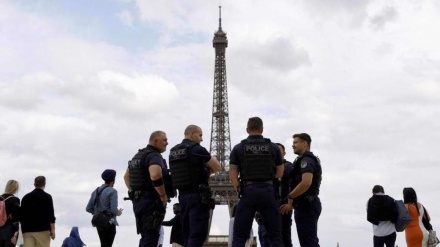France set to pass bill to let police spy through mobile phones