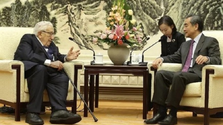 中国・王毅氏；「我が国の封じ込めは不可能」、米キッシンジャー氏との会談で