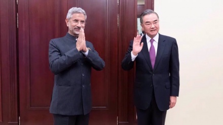  China, India discuss better ties, easing border row 