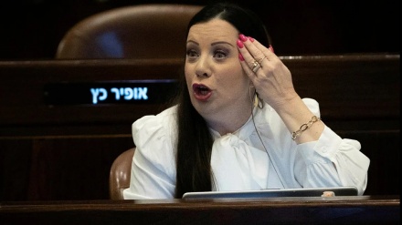 גוטליב: נתניהו לא יכול לגעת במערכת המשפט, הוא צריך להעביר את השרביט ללוין