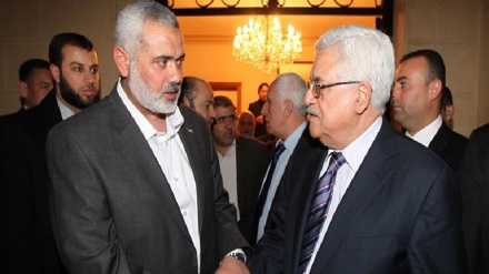 הנשיא הפלסטיני הגיע למצרים לקראת ישיבת הפלגים הפלסטיניים