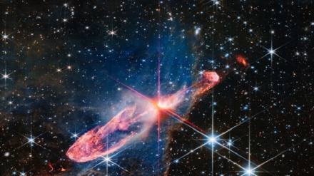 Il telescopio Webb fotografa due stelle esuberanti