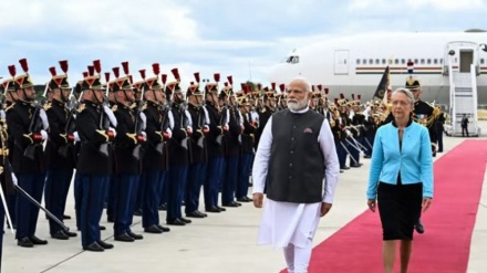  India buys French fighter jets, submarines as Modi visits Paris 