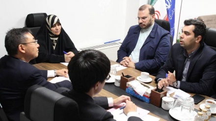 駐イラン日本代理大使とイラン大統領補佐官が会談