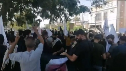 Irak halkı Bağdat'taki Amerikan büyükelçiliği önünde protesto gösterisi düzenledi