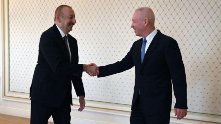 במקום לטפל בסרבנות בצבא, גלנט מבקר בבאקו