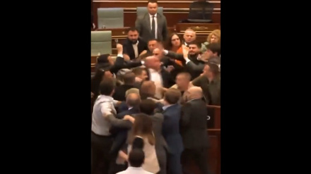 科索沃总统谴责议会发生的斗殴事件