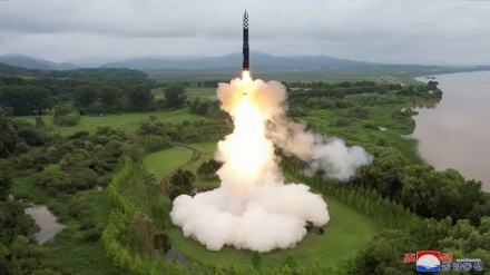 Testi raketor i Koresë së Veriut disa orë pasi nëndetësja bërthamore amerikane mbërriti në Korenë e Jugut