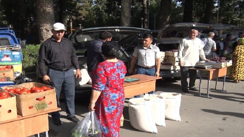 از اول ژوئیه، نمایشگاه و فروشگاه محصولات کشاورزی و صنایع دستی در نواحی مختلف تاجیکستان برگزار می شود