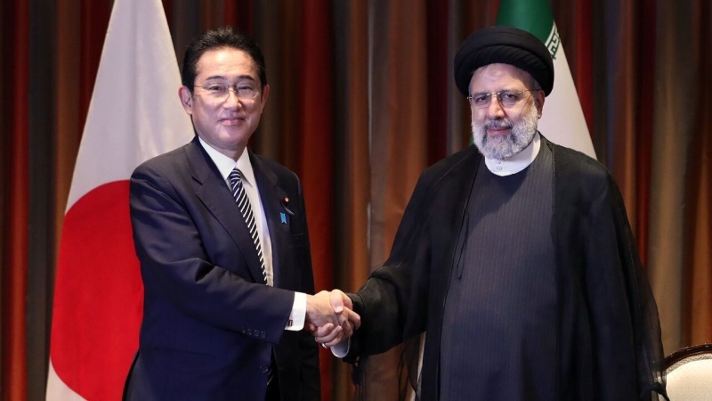 日本の岸田文雄首相とイランのライースィー大統領（アーカイブ写真）