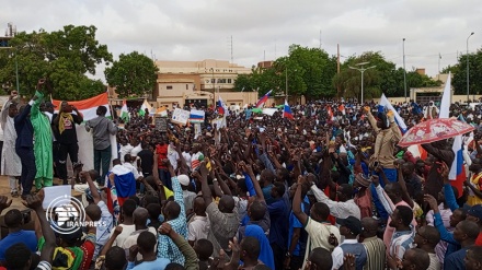Niger, manifestazione antifrancese e antiamericana + VIDEO