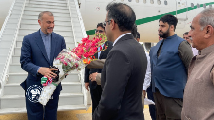 (FOTO) Ministro Esteri Abdollahian arriva a Karachi