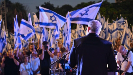 לפיד נאם בהפגנה: התוכנית - להיאבק עד שהממשלה הזו תיפול