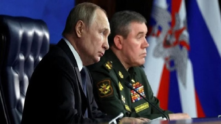 הנשיא פוטין נפגש עם מפקדים בכירים האחראים בצבא