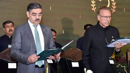 نخست وزیر موقت پاکستان سوگند یاد کرد