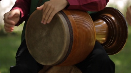 イランの伝統的な打楽器；トンバク、ダフ、ドホル