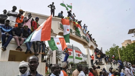 Thousands of protesters throng Niger’s capital; slam France, ECOWAS