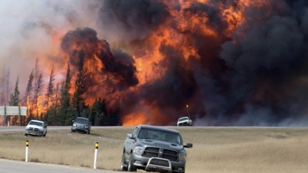 קנדה: 35 אלף בני אדם מפונים מבתיהם עקב שריפות