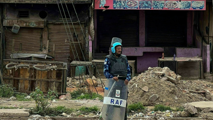 नई दिल्ली के उपनगरीय इलाक़ों में दंगों के बाद मस्जिदें बंद