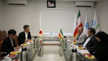 駐イラン日本大使とテヘラン大学関係者が会談