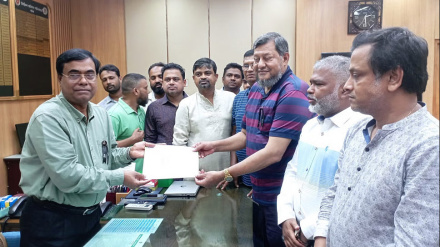 বিএনপির নিবন্ধন বাতিলের দাবিতে নির্বাচন কমিশনে যুবলীগের স্মারকলিপি