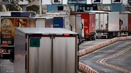 Brexit, Inghilterra rinvia ancora i controlli alla frontiera