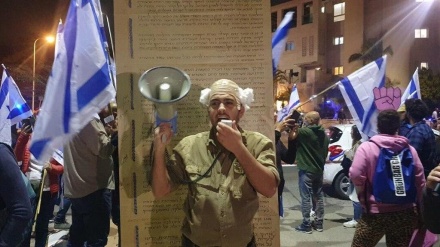 המחאה נגד המהפכה המשפטית: ביצים נזרקו על מפגינים מחוץ לביתו של ח