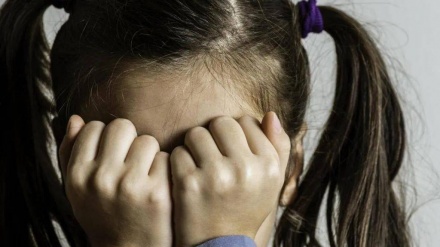 一名儿童保育员被指控与10岁以下儿童发生性行为的罪行