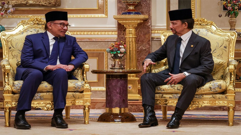 PM Malaysia Anwar Ibrahim dan Sultan Brunei Hassanal Bolkiah