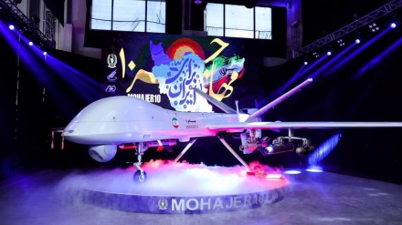 L'Iran presenta il drone 