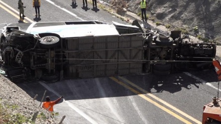 墨西哥高速公路巴士拖车相撞 酿15死