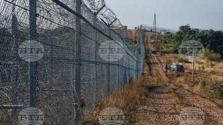 Bulgaristan Türkiye'den gelen onbinlerce düzensiz göçmenin ülkeye girişini engelledi

