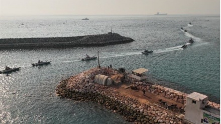 התמרונים של חיל הים של משמרות המהפכה הושקו באי בומוסה