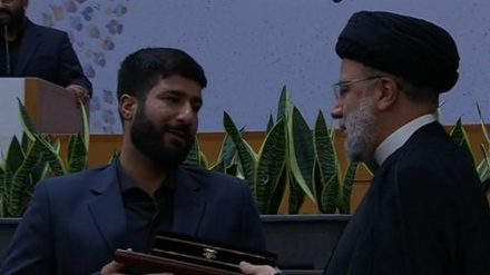 शाहचेराग़ के मज़ार के साहसी ख़ादिम से मिले राष्ट्रपति रईसी, हमले में लिप्त आख़िरी आतंकी भी धरा गया,