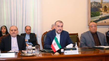 Xarici İşlər naziri İran- Pakistan ticari mübadiləsini 5 milyard avroya çatdırmaq məqsədini açıqlayıb