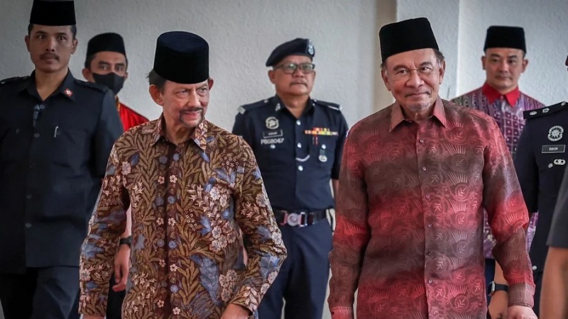 Datuk Seri Anwar Ibrahim dan Hassanal Bolkiah