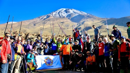 世界军事登山队征服达马万德峰 