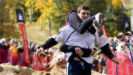 هنګري کښې د میرمنو د اوچتولو او  منډې وهلو سیالۍ وشوه