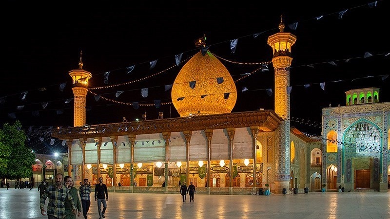 Kompleks Haram Suci Shahcheragh di Shiraz, Iran .