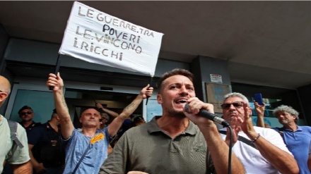 (AUDIO) Palermo, sospeso reddito, uno tenta di dare fuoco alla stanza del sindaco