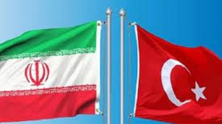 Iran e Turchia cercano di realizzare scambi per 30 miliardi di dollari
